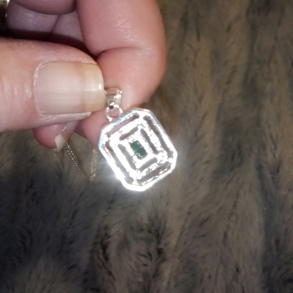 Simulated Emerald - Picture 2 of 2